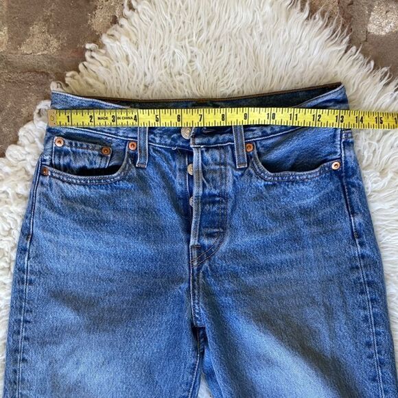 COPY - Levi’s Wedgie Straight Cropped Button Fly Distressed Raw Hem Jeans Women… - Picture 10 of 16
